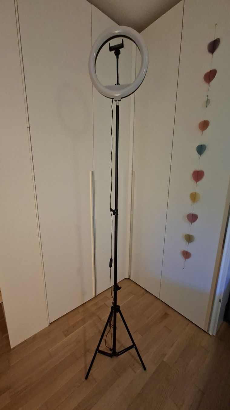 Lampade: Lampada Luce ad anello LED per selfie con treppiede – Usato da Lugano venduto da Rossana11 2