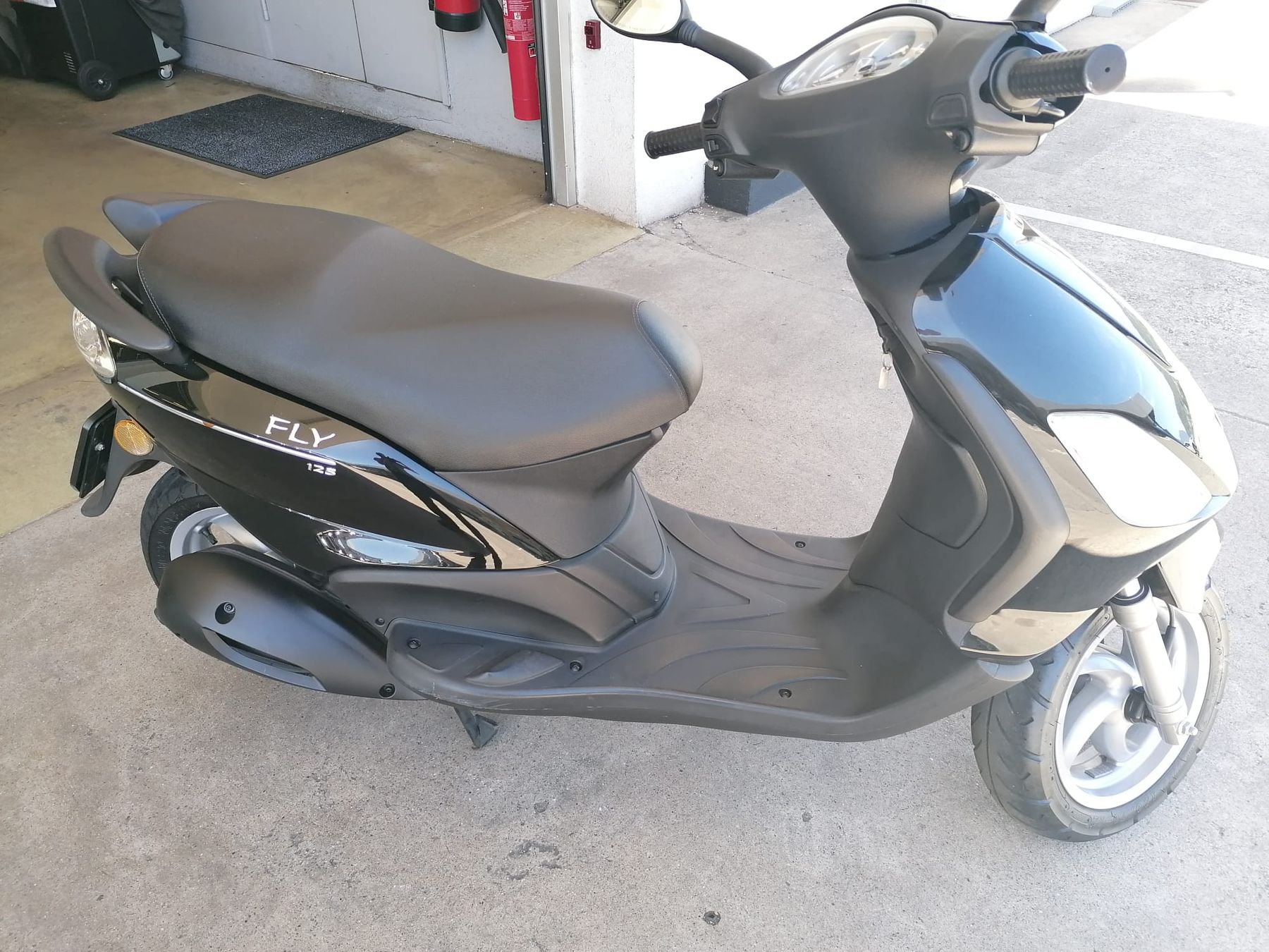 Piaggio Scooters: Piaggio Fly 125  – D'occasion à Mendrisio par sel_xhx9 2