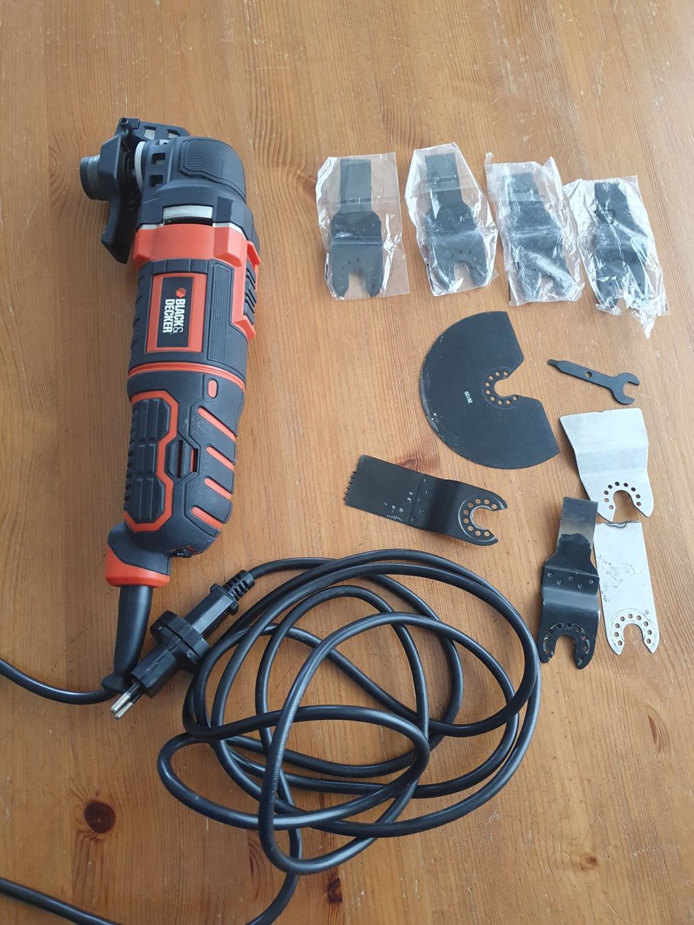Alle Maschinen: Multifunktionswerkzeug Black & Decker MT300 gebraucht – Gebraucht aus Wiedlisbach von leiku88 1