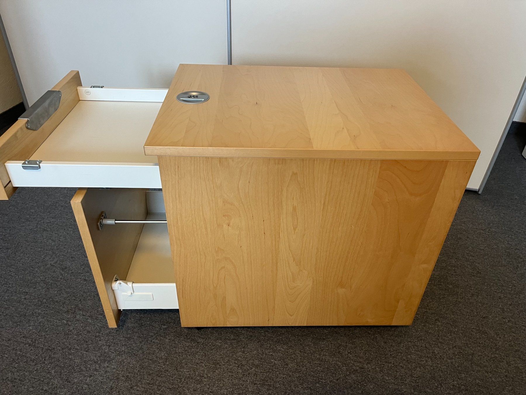 Ikea Bureaux: Schreibtisch mit Rollcontainer Buche Metallgestell von IKEA – D'occasion à Kriens par ch__z8rx 6