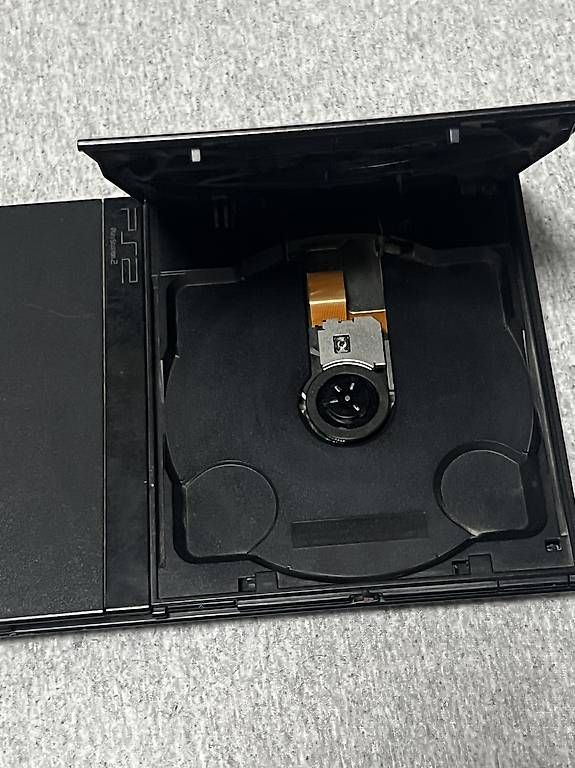 Console: PlayStation 2 Konsole mit Original-Controller & 2 Spielen – Usato da Dietlikon venduto da Jasmin.V19 1
