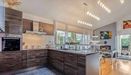 Lustre linéaire design avec pampilles en cristal