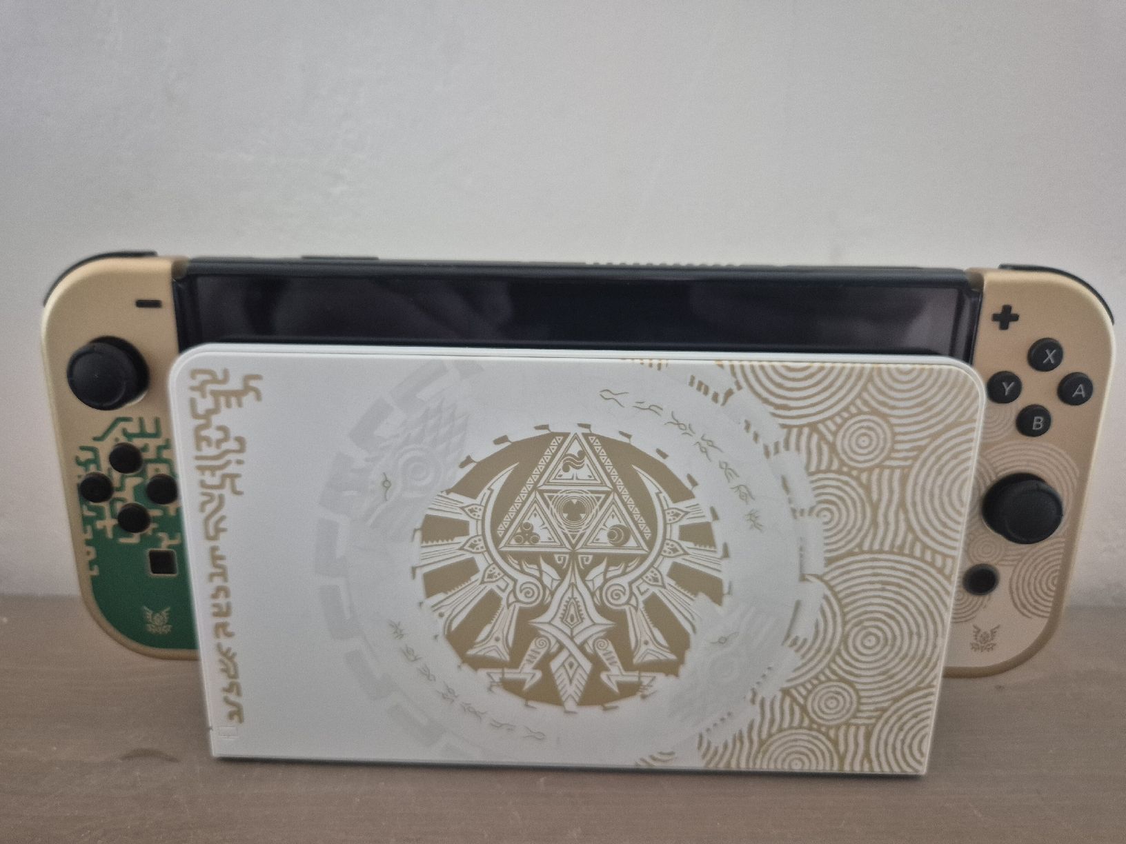 Nintendo Console: Nintendo switch spécial édition Zelda+3jeux – Nuovo (secondo la descrizione) da Sonvilier venduto da tri_r56c 2