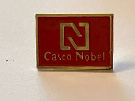 1 Pin Casco Nobel