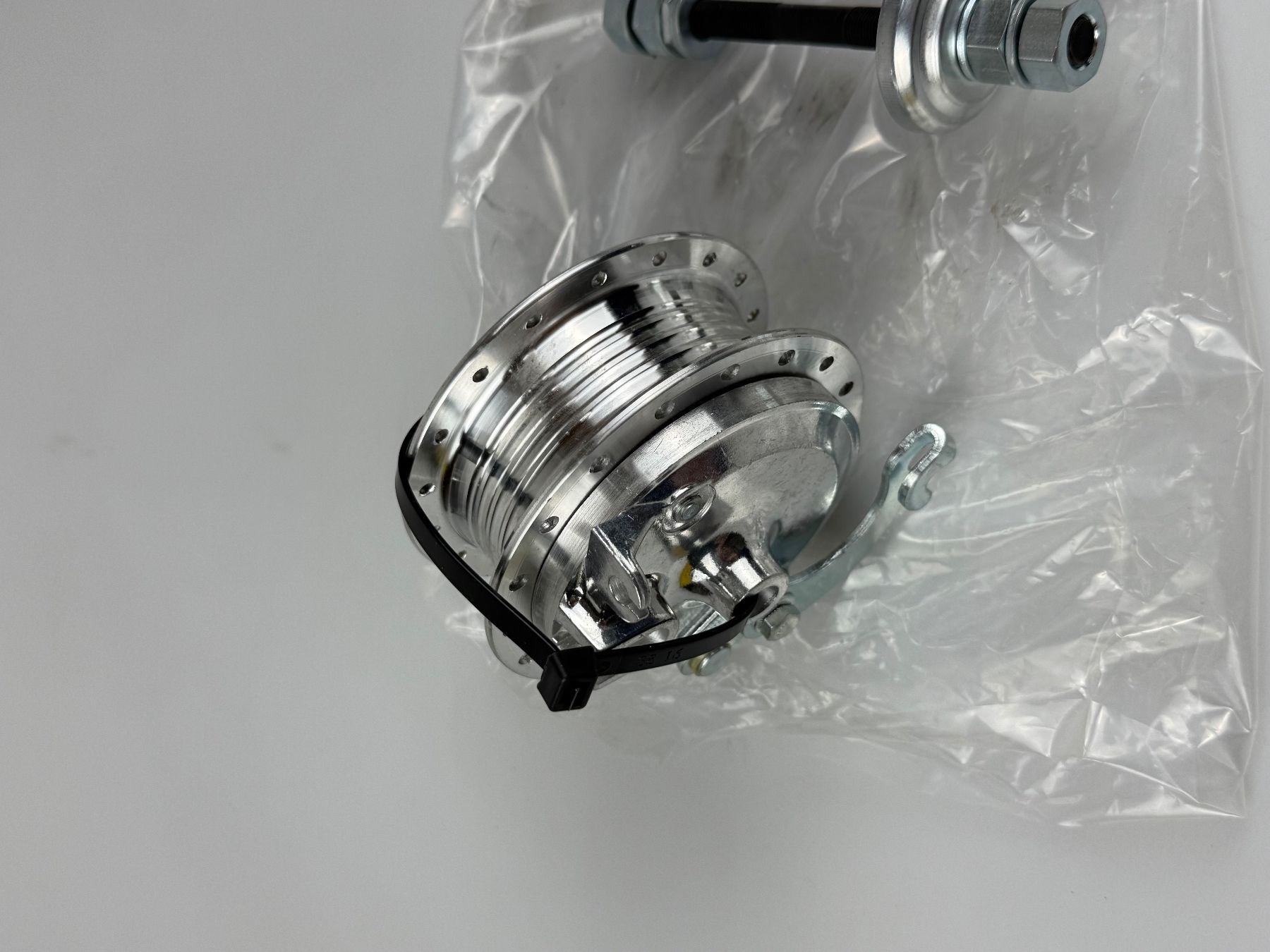 Puch Moteurs: Speichennabe Puch Maxi/X30 vorne neu – Neuf avec emballage d'origine à Hallau par mofaplus 2