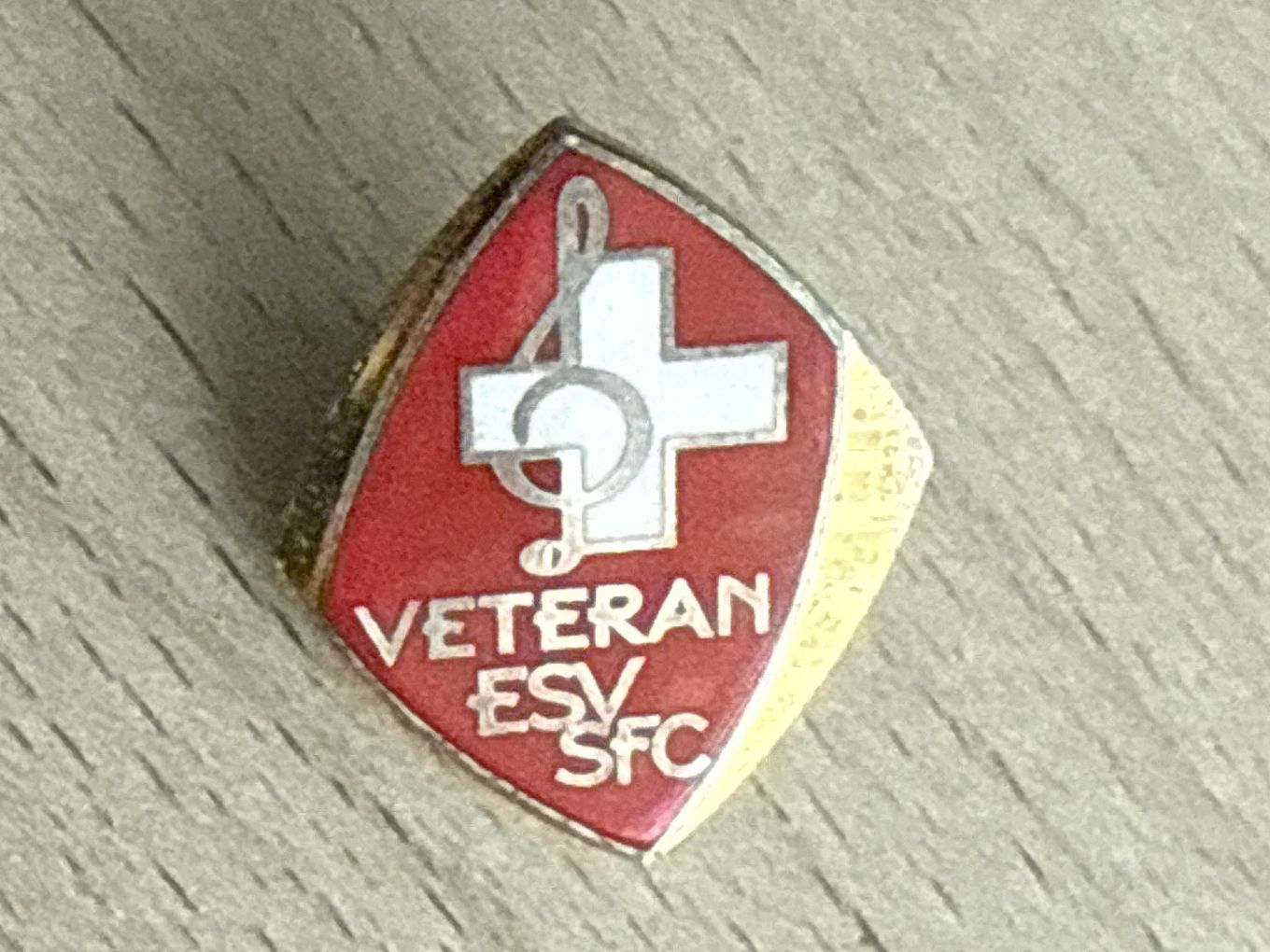 Plaketten & Abzeichen: Pin Veteran ESV SFC – Gebraucht aus Glattbrugg von Schweigmatt
