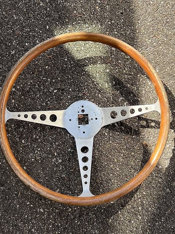 Tutti pezzi di ricambio auto: Holzlenkrad Oldtimer – Usato da Männedorf venduto da Dirk_Diggler_