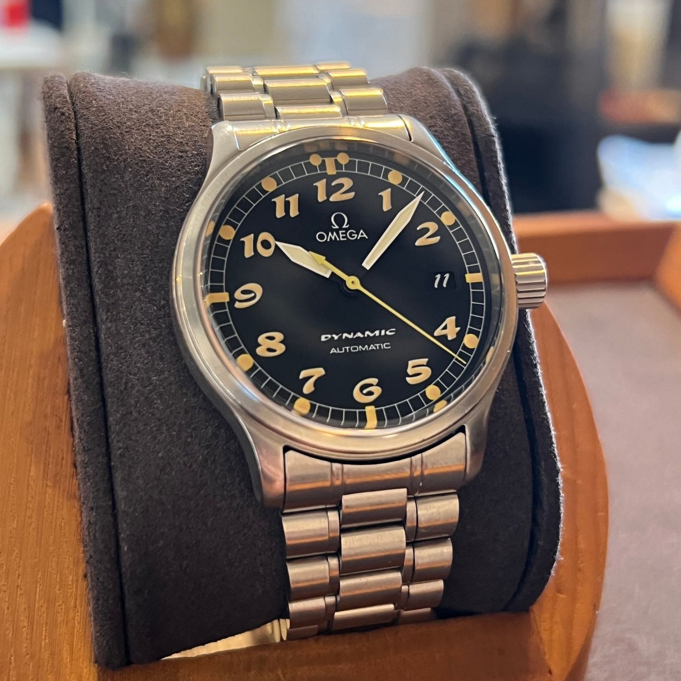Omega Orologi: Omega Dynamic Date Black Dial 5200.50 – Usato da Carouge GE venduto da Watchaser 1