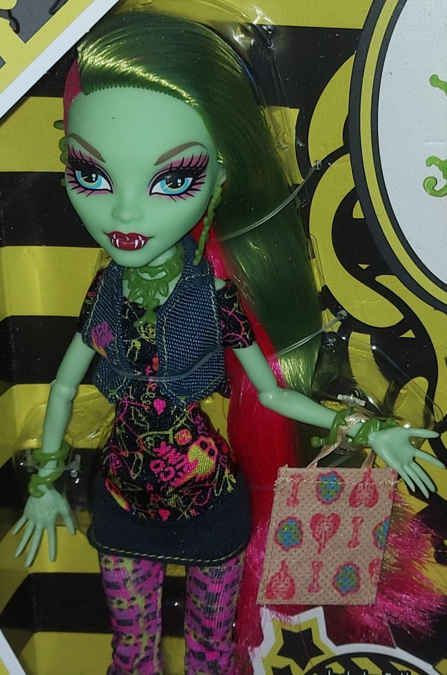 Bambole: Poupée Monster High:VENUS MCFLYTRAP "Creeproduction",2026 – Nuovo e nell'imballaggio originale da Ecublens VD venduto da Magic_Island 2