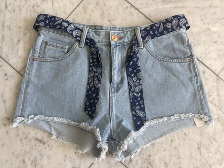 Stradivarius Jeans Shorts, Gr. 38, mit Gürtel, Damen