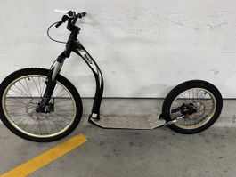Gravity Scooter Forged S1 geländegängig schwarz gold