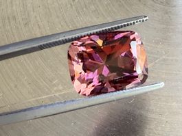TURMALIN  light orangey/light pink   5.85ct  Nigeria