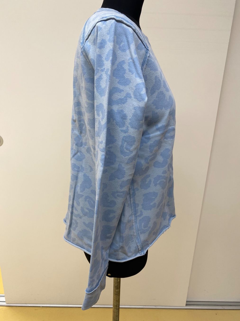 Zara Maglioni & Felpe: Hellblauer Pullover mit Leopardenmuster, Gr. S – Usato da Kilchberg ZH venduto da lin_9p9m 2