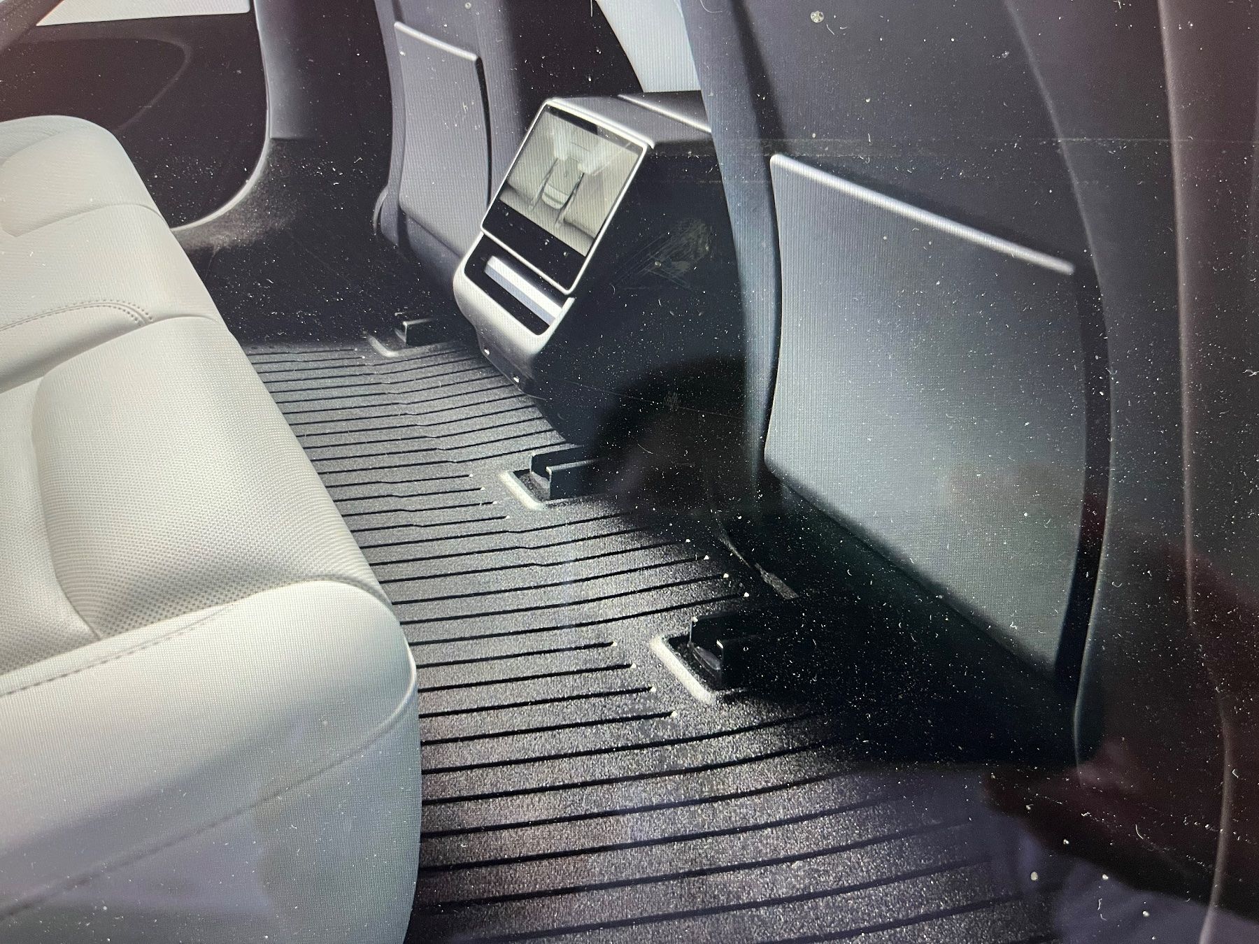 Tesla Tapis / Bacs: Tesla Model 3 Allwetterfussmatten – D'occasion à Gwatt (Thun) par krishakira 3