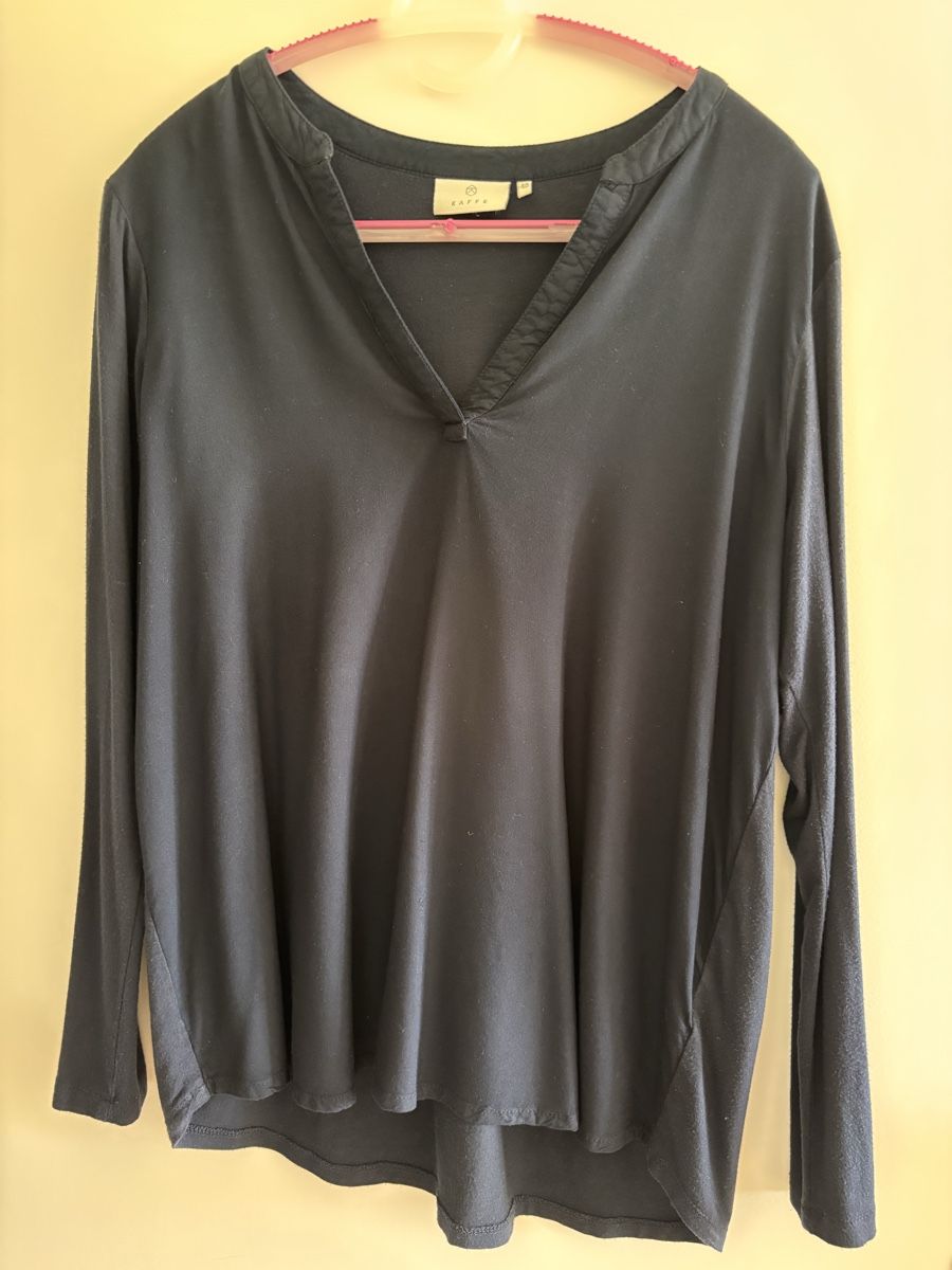 Pulls & Sweat-shirts: Dunkelblaues Langarmshirt – D'occasion à Jona par ardnas04