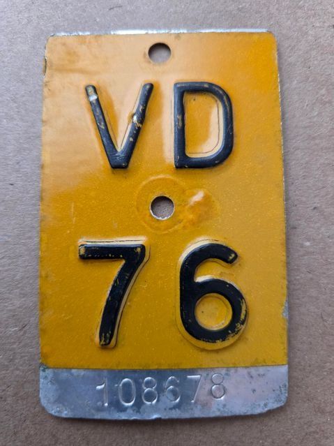 Sachs Schilder: Velonummer VD 76 Mofanummer gelb plaque Mofa – Gebraucht aus Schenkon von Uhu007