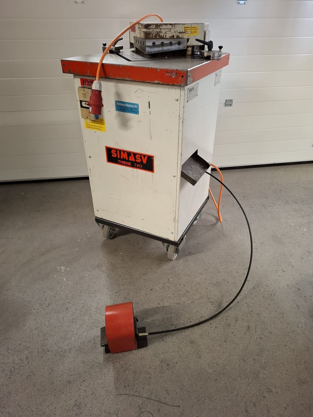 Toutes les machines: Ausklinkmaschine – D'occasion à Immensee par for_fm7s