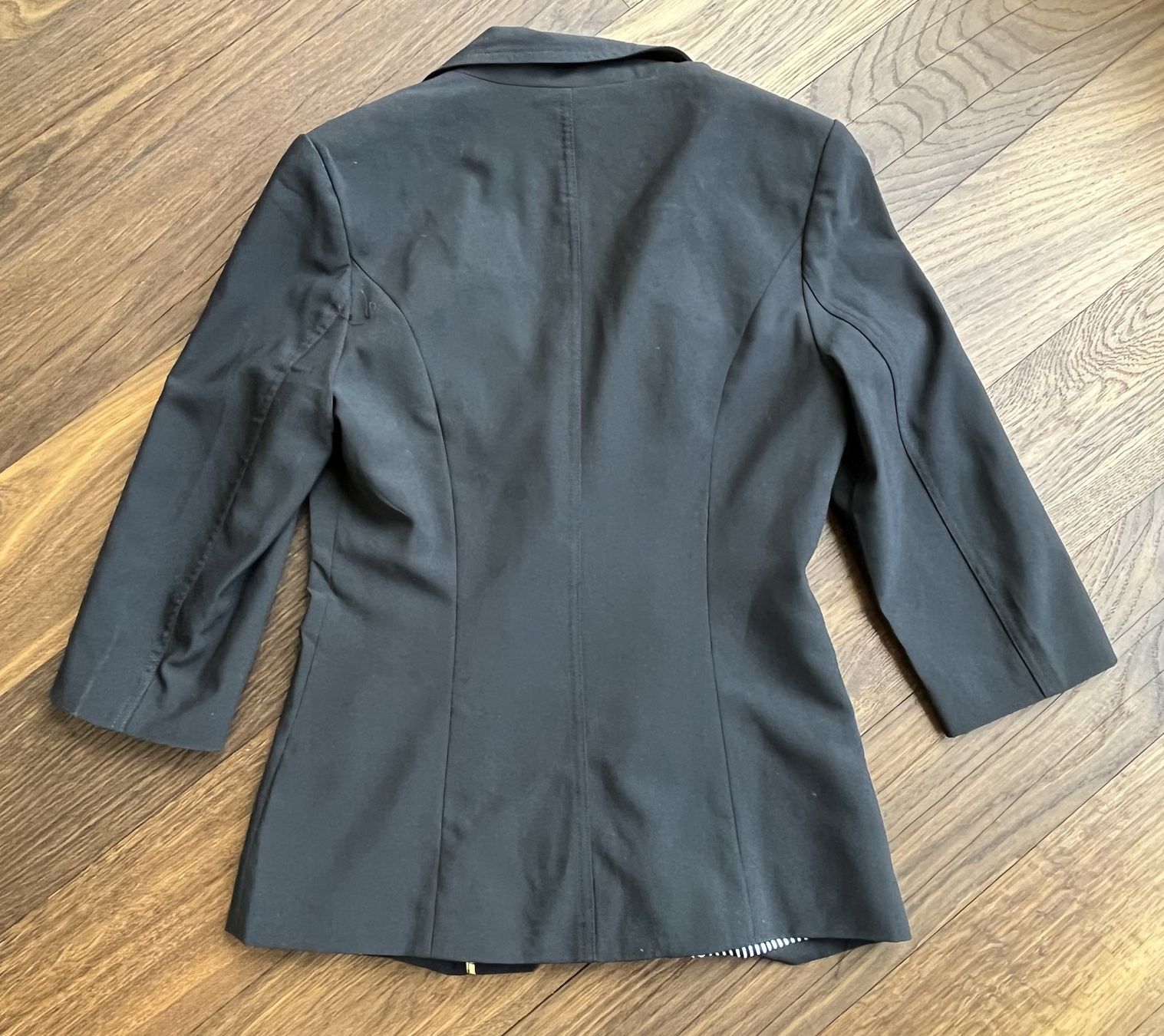 Vestes: Schwarzer Blazer mit gestreiftem Innenfutter, XS, Kurzärmel – D'occasion à Affoltern am Albis par Blackrhythm 2