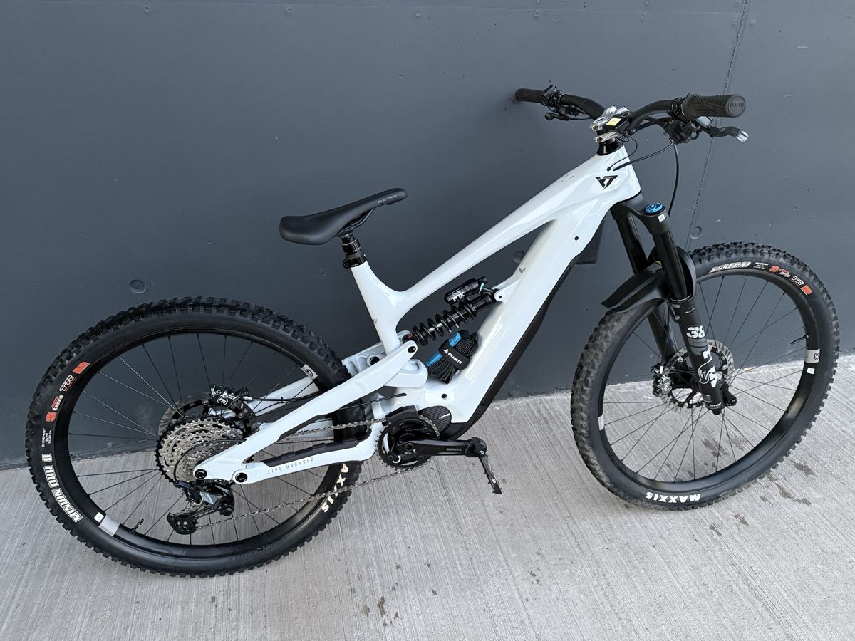 YT Biciclette: YT Decoy Core 3 MX 2025 – Größe L – Usato da Winterthur venduto da NES98 1