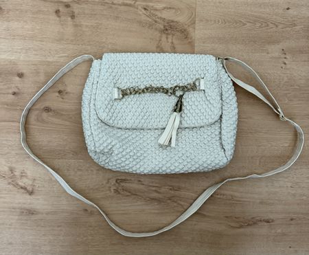 Weisse Handtasche, mit Quaste!