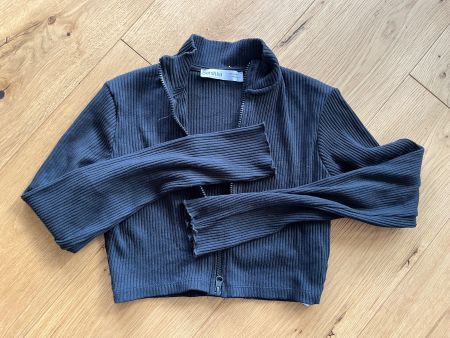 Bershka Crop-Pullover mit Reissverschluss schwarz Feinripp M