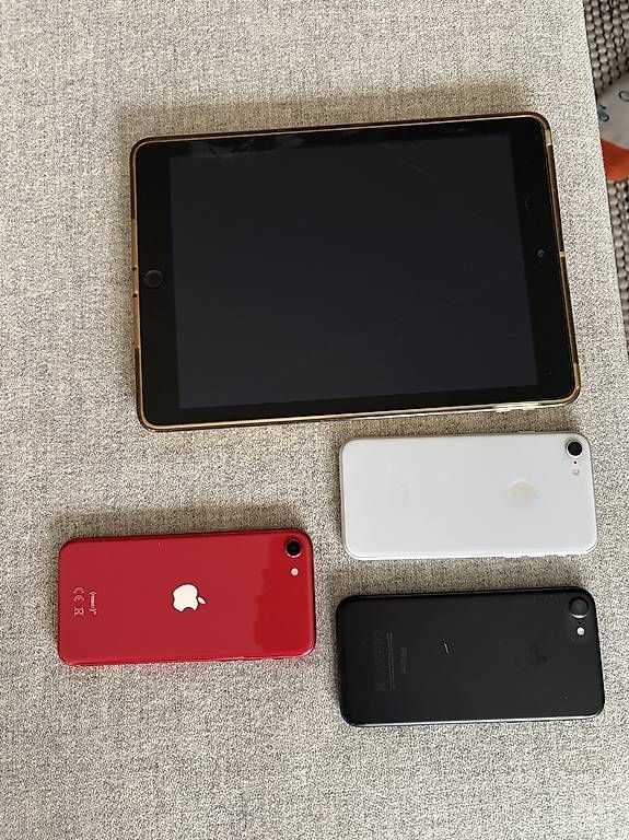 Apple Handys / Smartphones: iPhone and iPad – Gebraucht aus Oberägeri von mar_7cnn 1