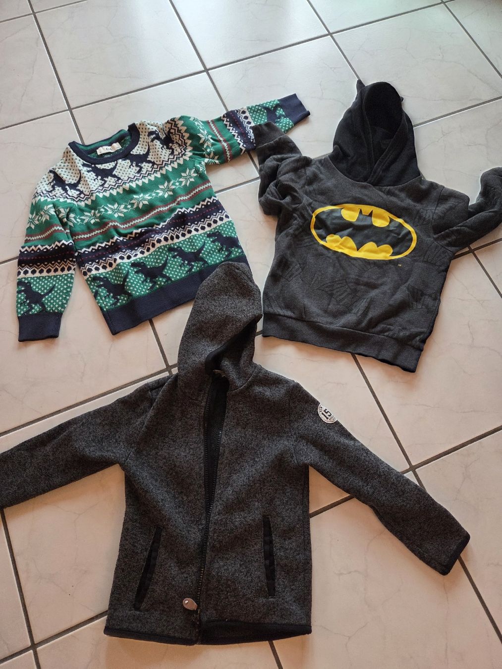 C&A Pulls et sweat-shirts: 2 Kinder Pullover und 1 Jäggli – D'occasion à Worb par Quiet21