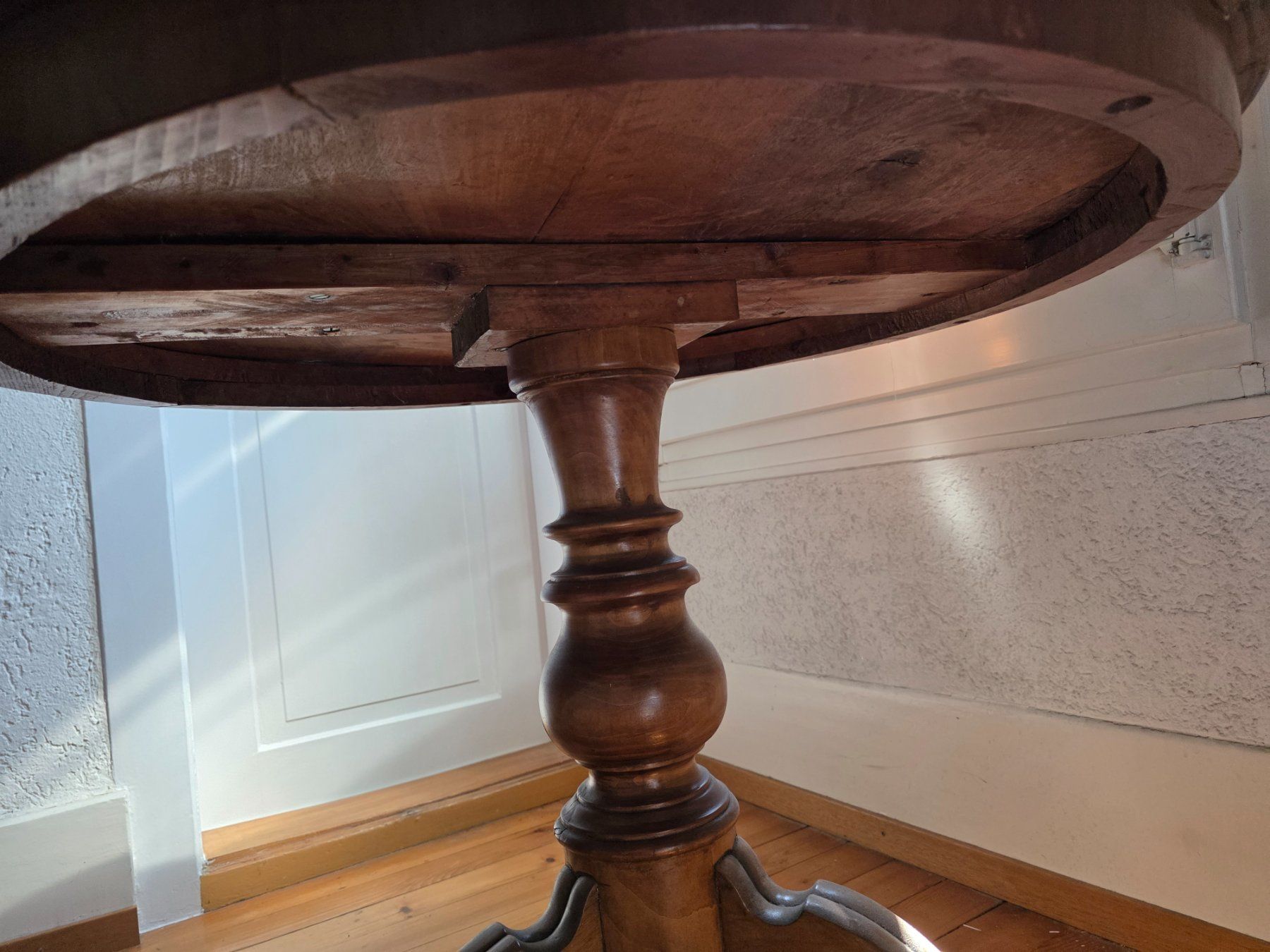 Tavoli: antiker runder Holz Tisch 93 cm – Usato da Walterswil BE venduto da Lonitti 3