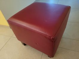 Design-Hocker weinrot L50cm, B50cm, H42cm, Füsse H10cm