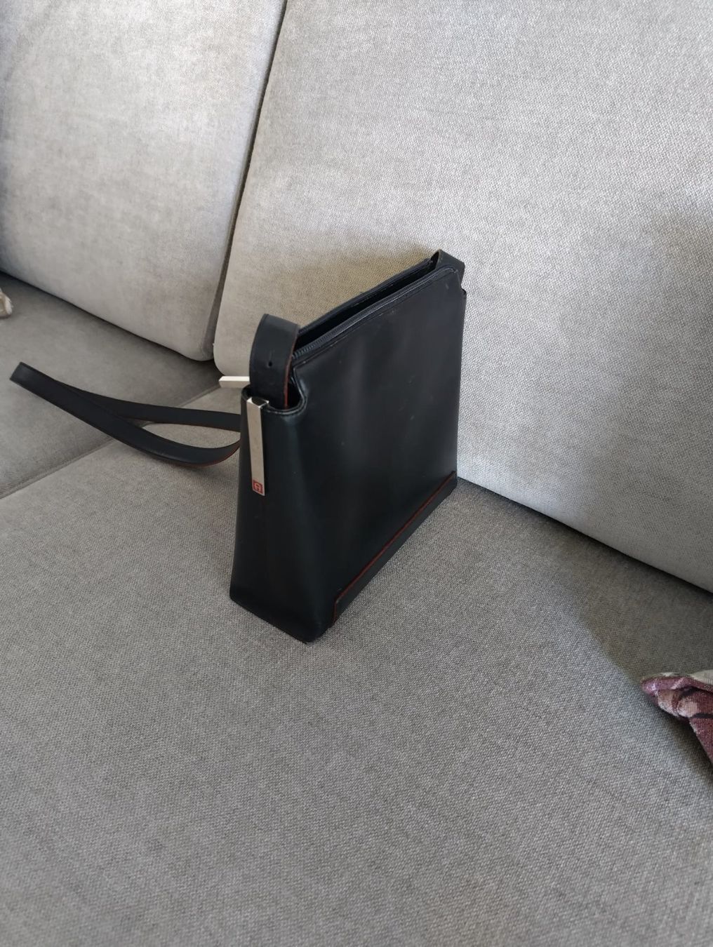 Aigner Borse da donna: Aigner Umhänge Tasche echt Leder. – Usato da Küsnacht ZH venduto da Hans.45 2