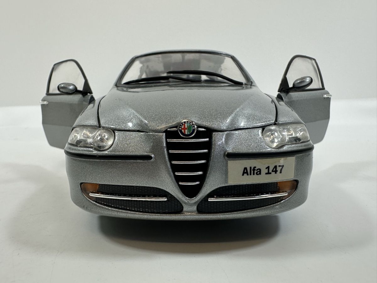 Alfa Romeo Modellini d'auto: Alfa Romeo 147 1:18, silber, RICKO – Usato da Zofingen venduto da rf9_x2xt 9