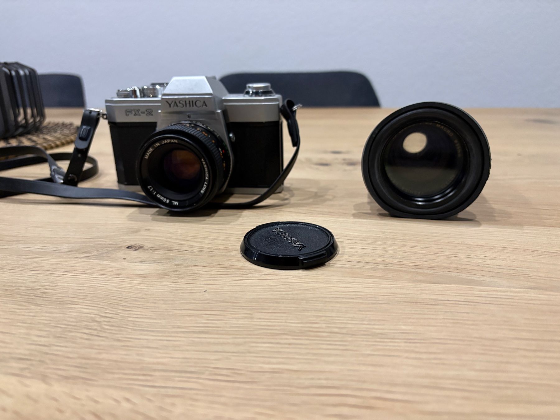 Yashica Fotocamera: YASHICA FX - 2 Camara + 2x Objektiv – Difettoso da Lausen venduto da sen_jm7c