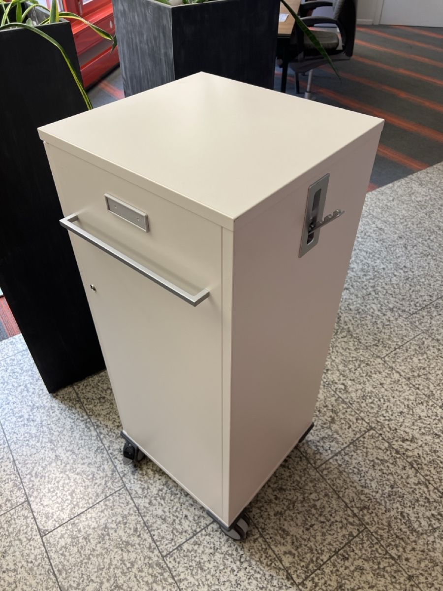 Banconi: Bürotrolley mit Rollen – Nuovo e nell'imballaggio originale da Hundwil venduto da panzermech 3