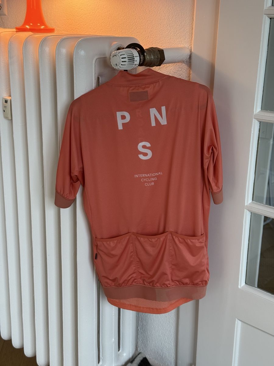 Pas Normal Studios Canottiere & Pantaloni: Pas Normal Studios Mechanism Jersey + Baselayer XL | Coral – Nuovo (secondo la descrizione) da Bern venduto da lea_2x97 1
