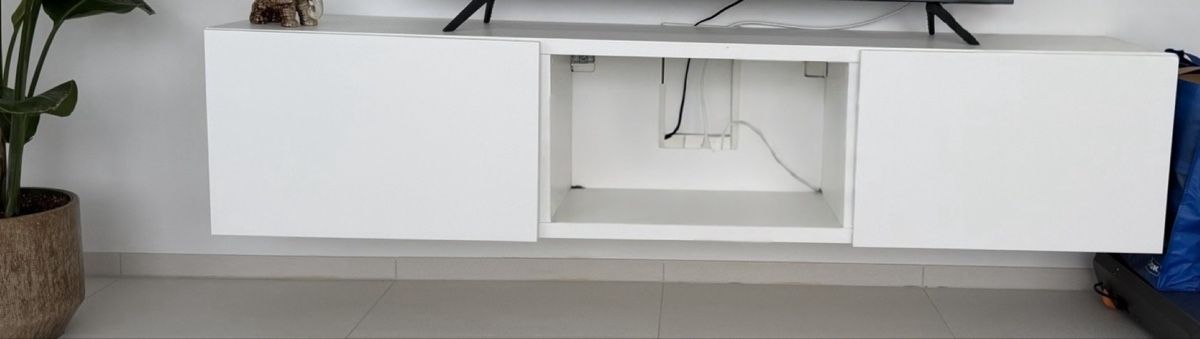Ikea Mobili TV: TV Möbel / Sideboard  – Usato da Affeltrangen venduto da aha_5cgw