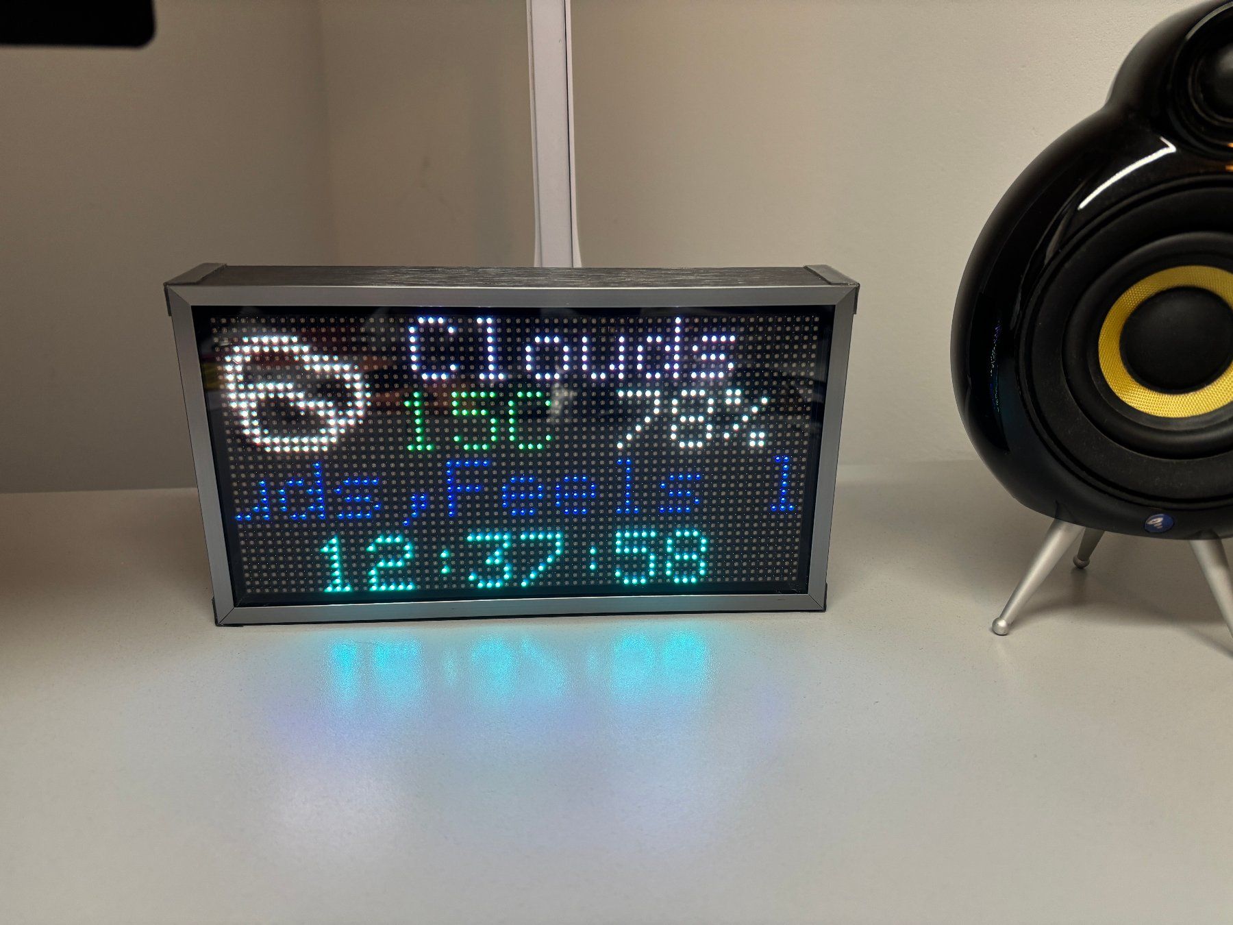 Coin Miner: LED Matrix Cryptocurrencies & Aktien & Wetter Daten – Nuovo e nell'imballaggio originale da Erlenbach ZH venduto da ultraSale 3