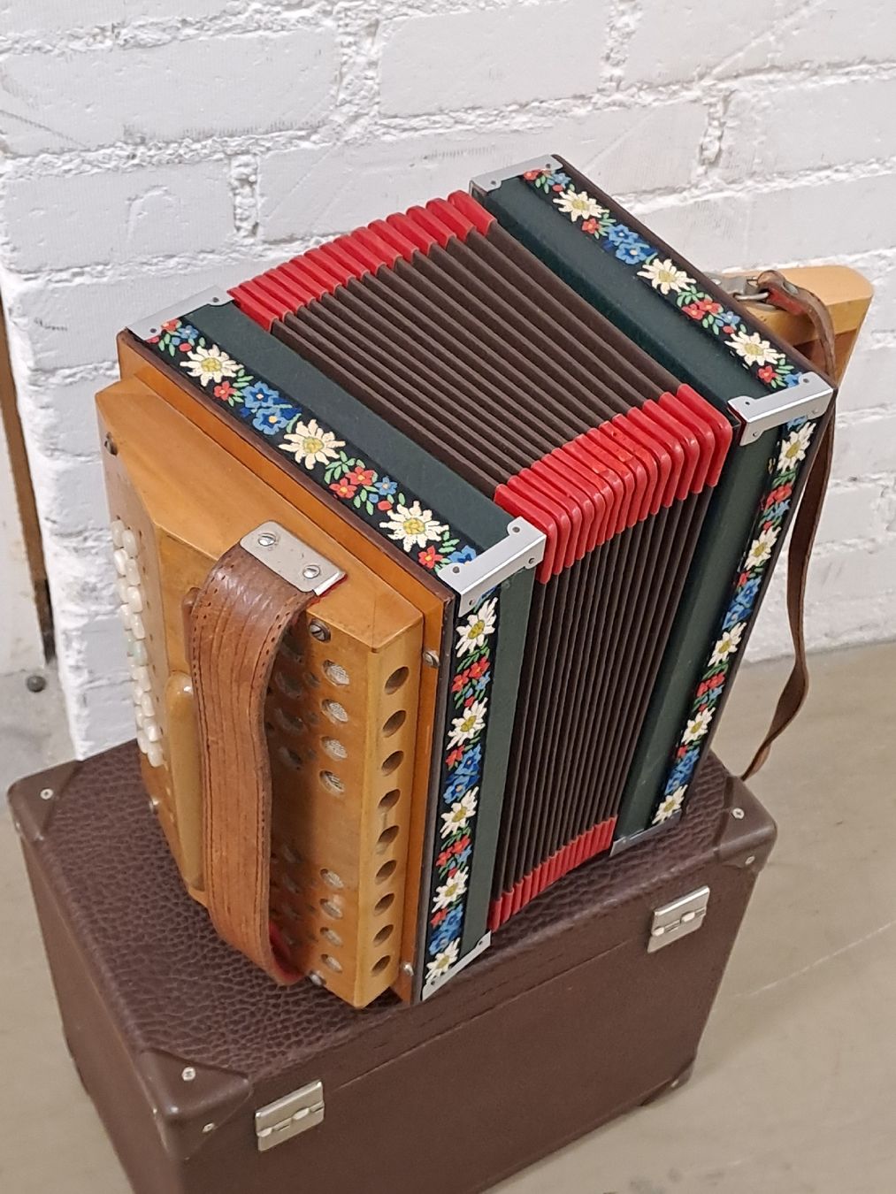 Strumenti musicali: schwyzerorgeli ton B  – Usato da Villeneuve venduto da BibiVintage 9