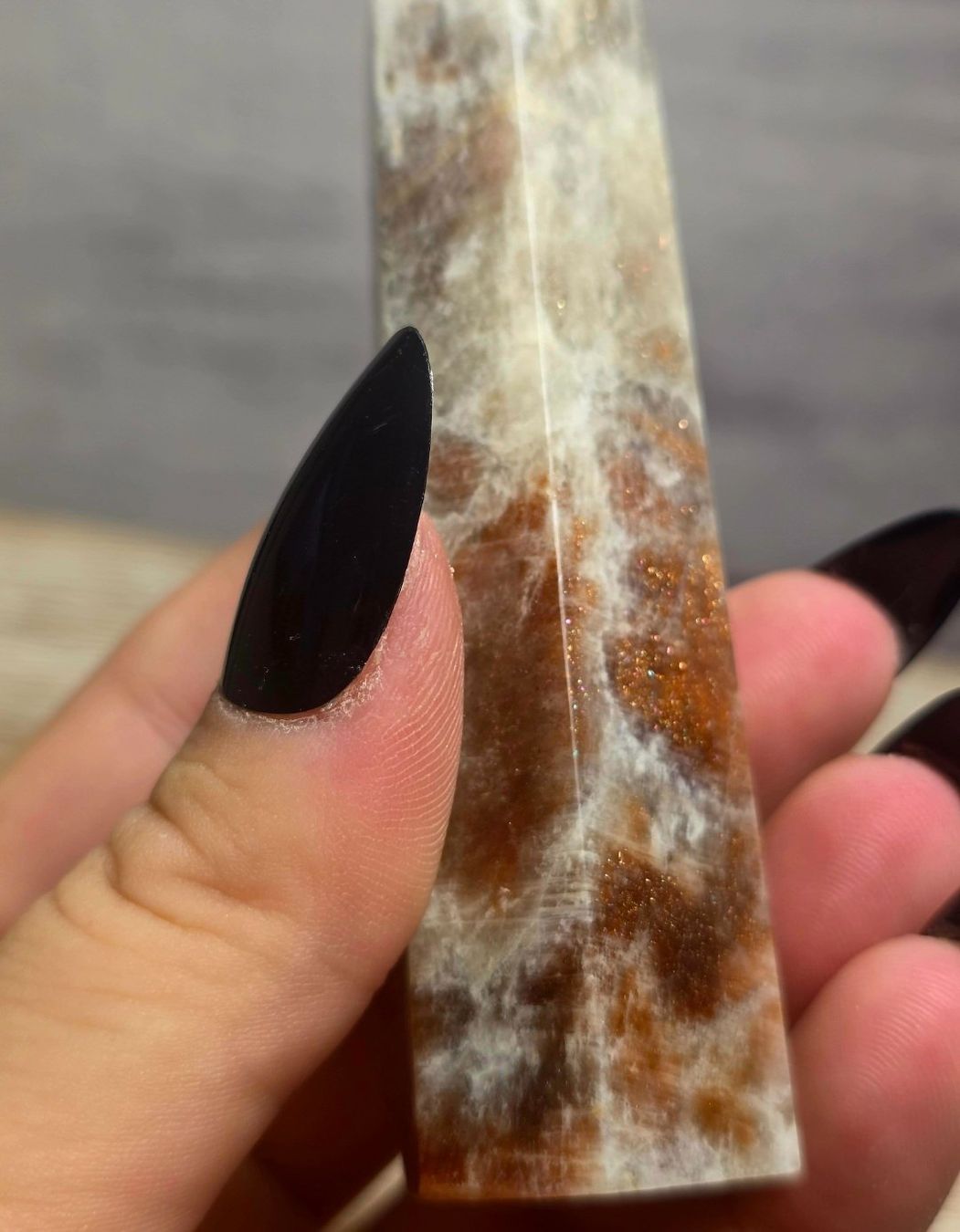 Minerali & Pietre curative: Mondstein Obelisk mit blauem Flash C 92g – Nuovo e nell'imballaggio originale da Matzingen venduto da Shay_Crystalz 1