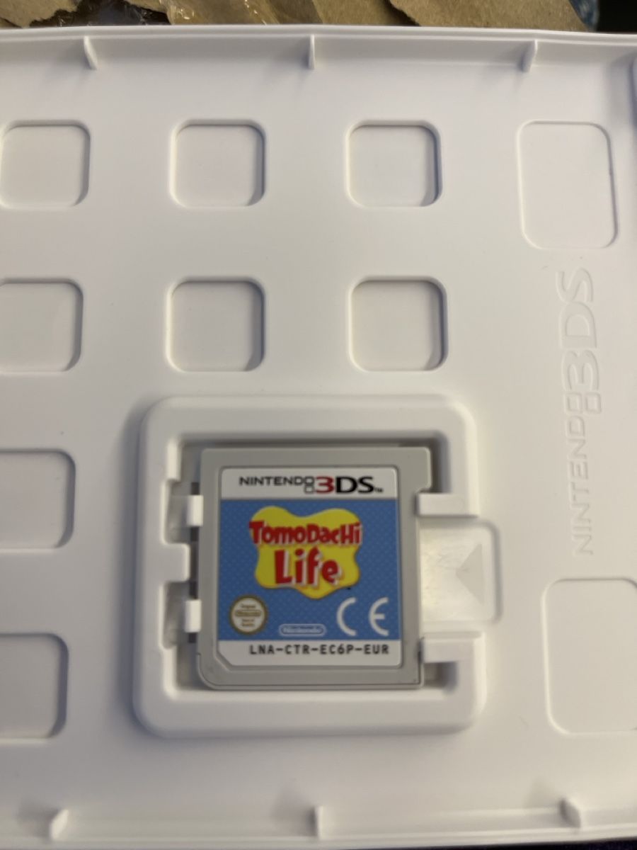 Nintendo Giochi: Tomodachii Life 3DS  – Usato da Zürich venduto da Zumiiumi 1