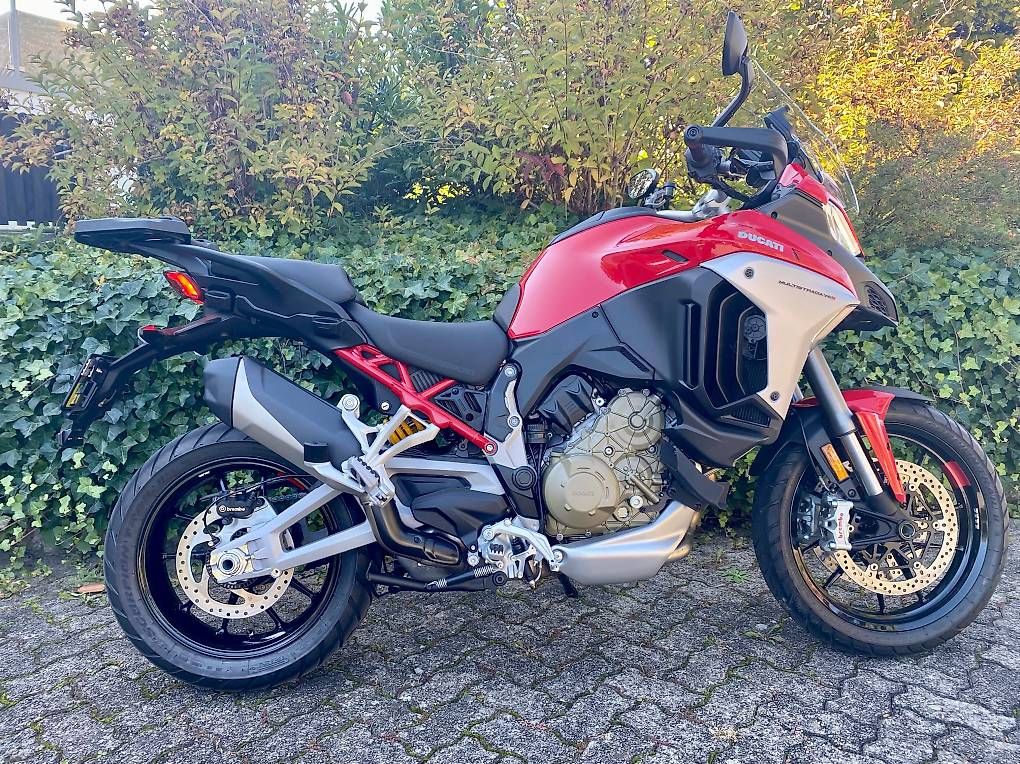 Touring: Ducati Multistrada V4S Travel & Radar Red – Usato da Niederhasli venduto da Earlsaegi