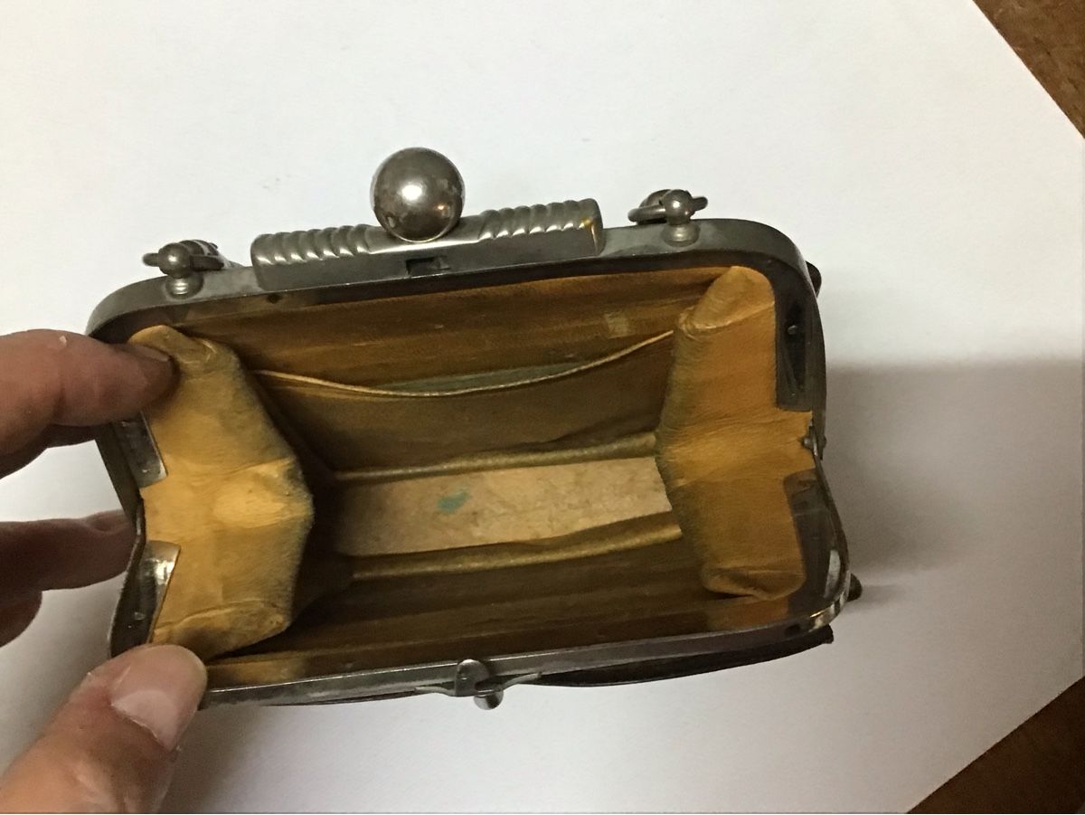 Spielzeuge: Uralte kleine Leder Puppen Tasche – Gebraucht aus St. Gallen von Goldlilly 2