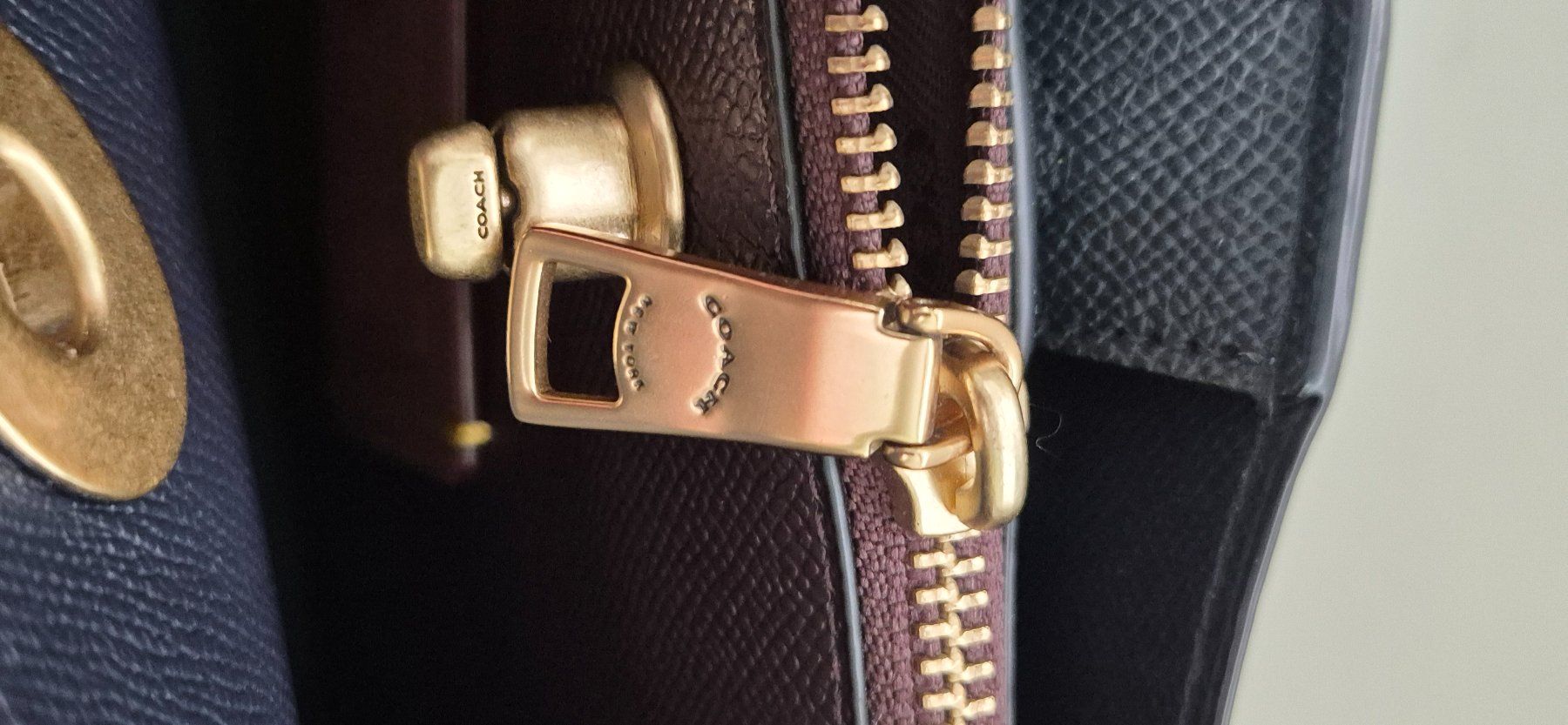 Coach Taschen für Damen: Coach New York – Neu und originalverpackt aus Zug von Christina.M9 5