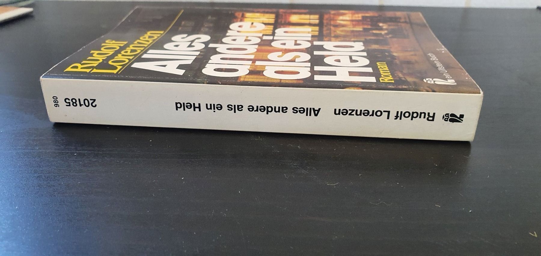 Libri: Alles andere als ein Held (Roman) – Usato da Langnau am Albis venduto da jer_pm72 2