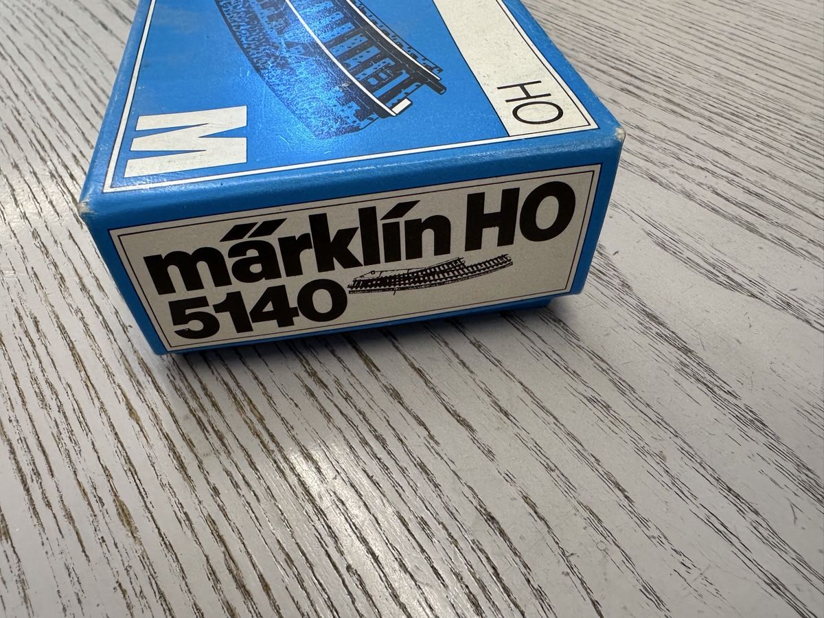 Märklin Modelleisenbahnen: Märklin 5140 Elektromagnetisches Bogenweichenpaar – Gebraucht aus Lupsingen von New-Haven 1
