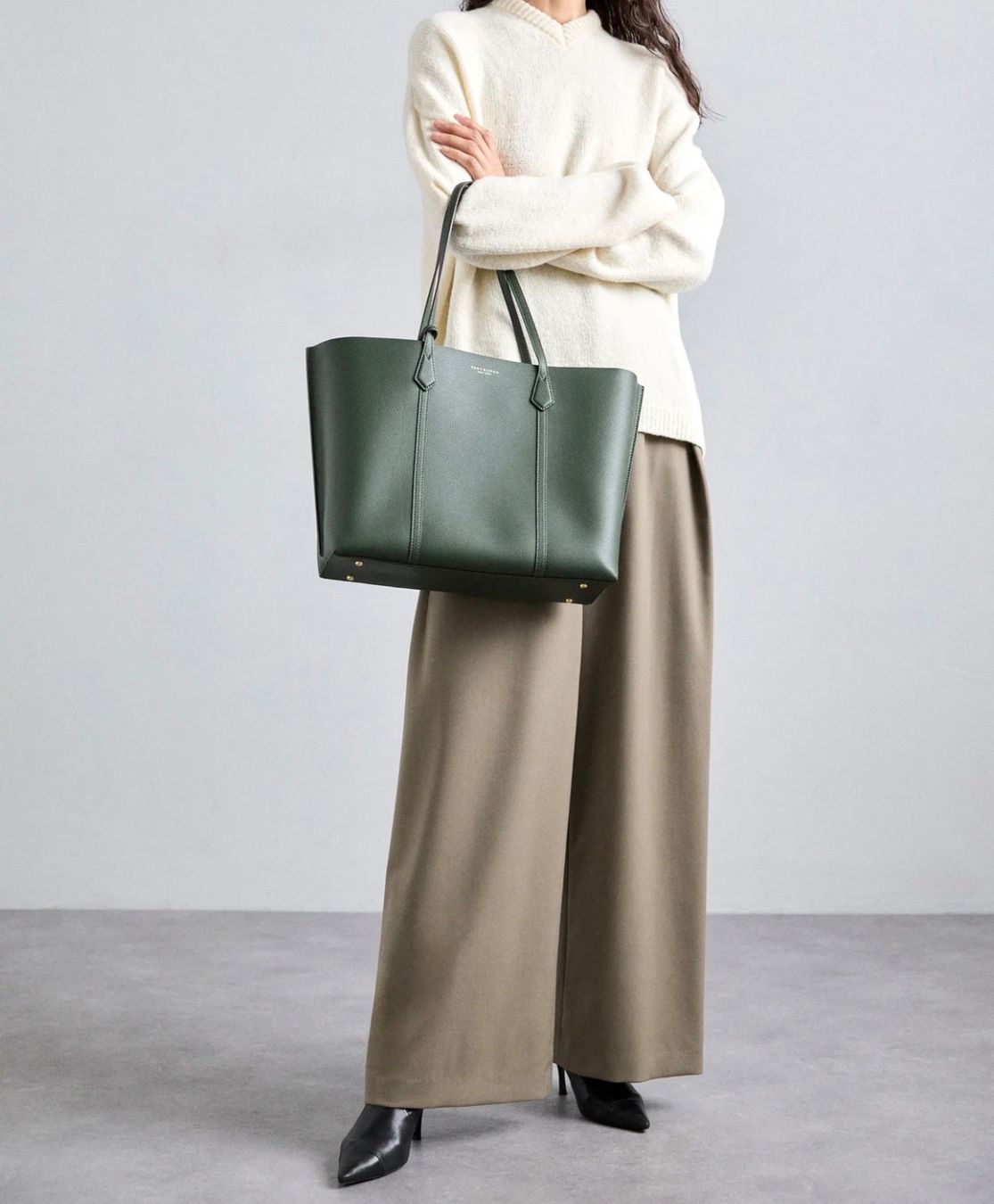 Tory Burch Taschen: Tory Burch, Perry Triple Compartment, Basil – Gebraucht aus Bern von JessyCarmen 5