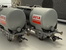 Roco 44086 2er Set SBB Kesselwagen AVIA  / DC HO
