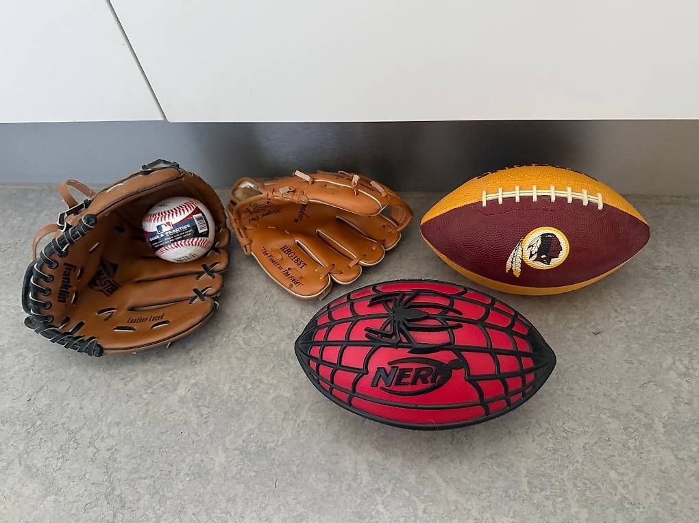 Palloni: Baseball und Football American – Usato da Ittigen venduto da 77miri 1