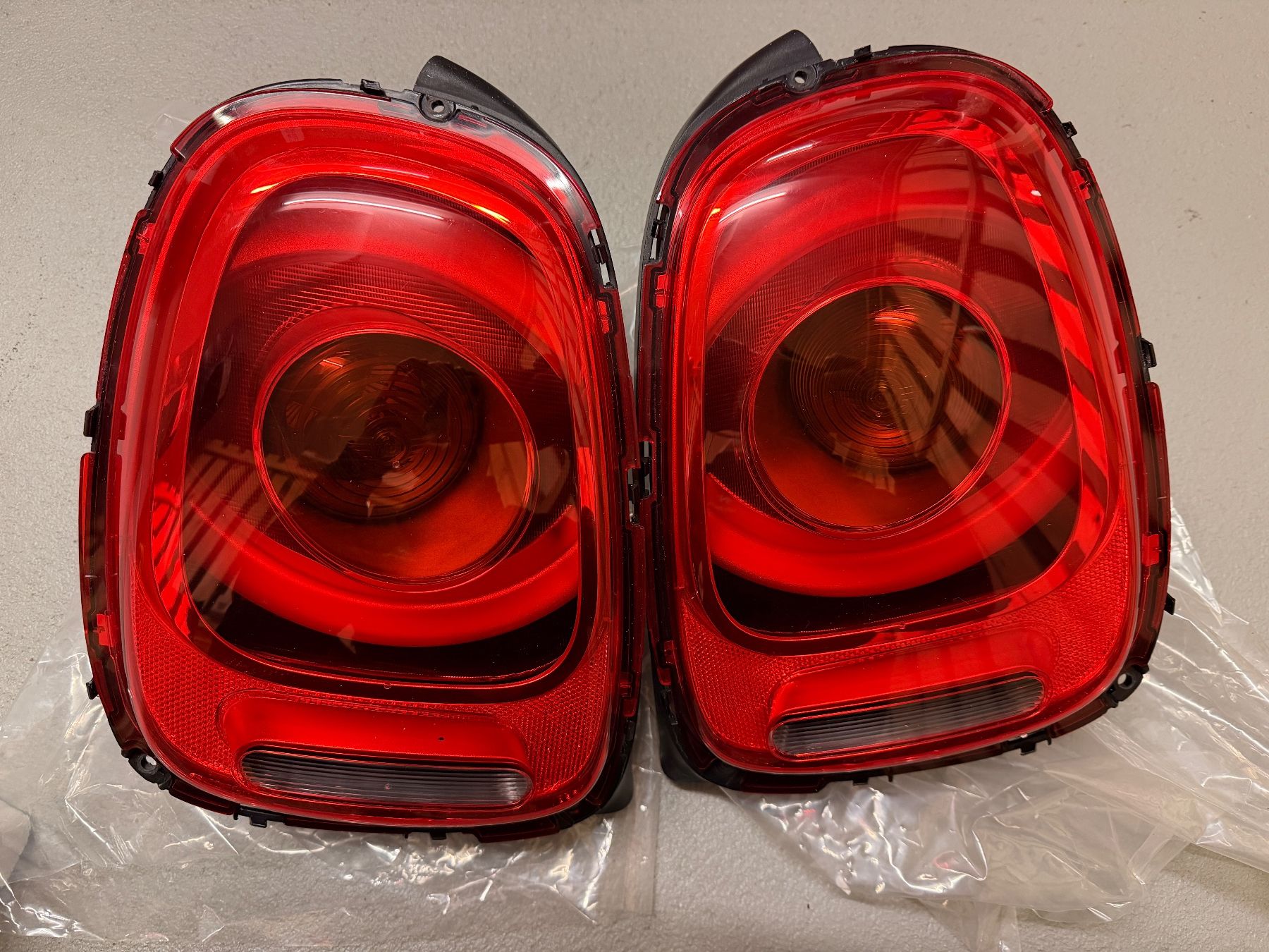 Mini Fari: Mini Cooper S F56 Rückleuchten Original – Usato da Gossau SG venduto da cloud9