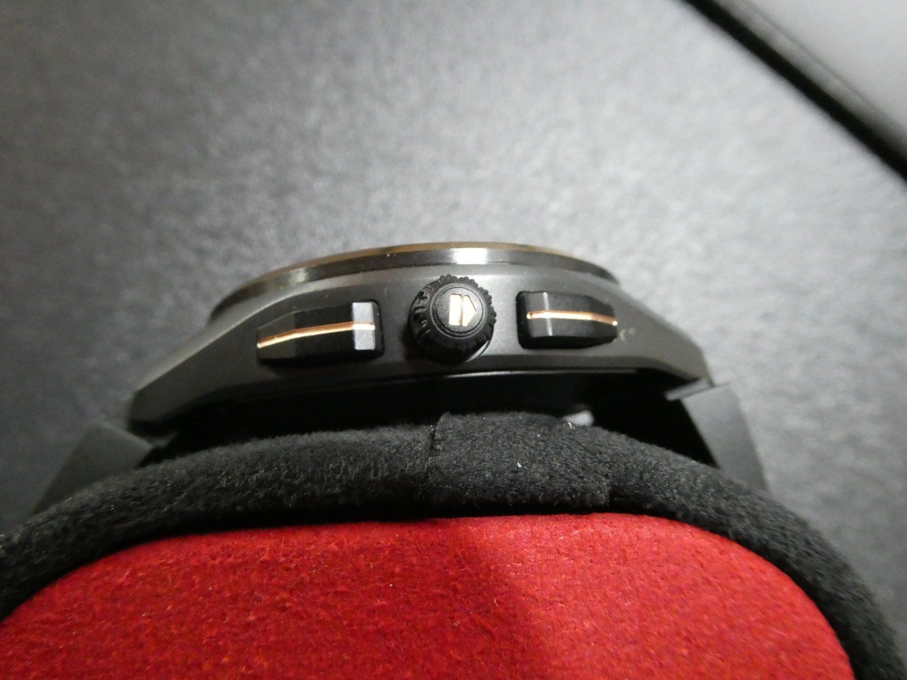 Tag Heuer Smartwatch: TAG Heuer Connected Bright Black E3 Edition – Nuovo (secondo la descrizione) da Oberburg venduto da Snowdy59 1