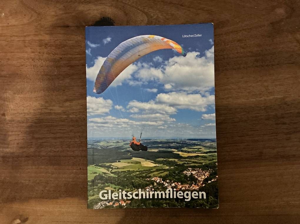 Libri: Gleitschirm Lehrbuch, Gleitschirmfliegen – Usato da Basel venduto da lau5
